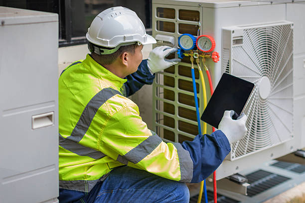 Professional Hvac technician working in Farmersville, CA
